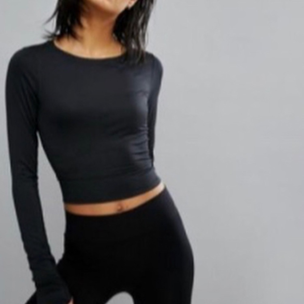 Under Armour top